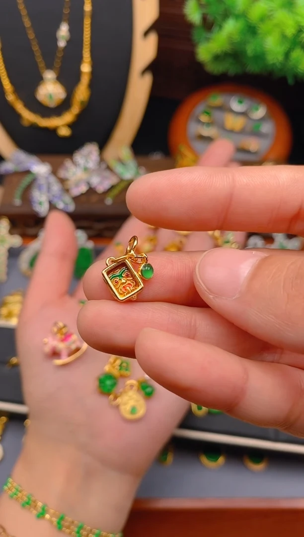 【闪购商品】翡翠吊坠(不含链)银S925镶嵌扎吉拉母