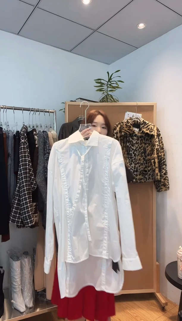 编号509 意大利品牌 衬衣  福福600待开价