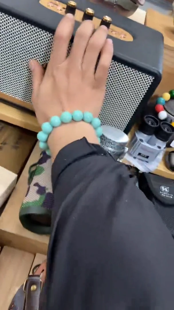 瓷片闪购商品  如图所示