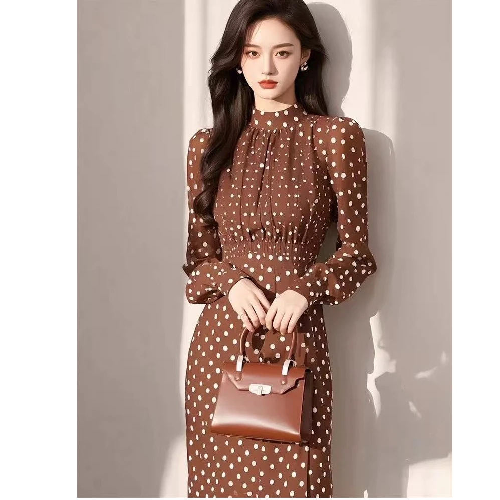 春季法式气质女神范冷淡系独特别致轻奢高级感气场强大咖色连衣裙