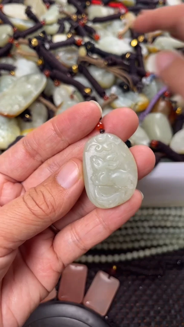 【闪购商品】和田玉颈饰未镶嵌多样性发货没有证书拍一发一有瑕