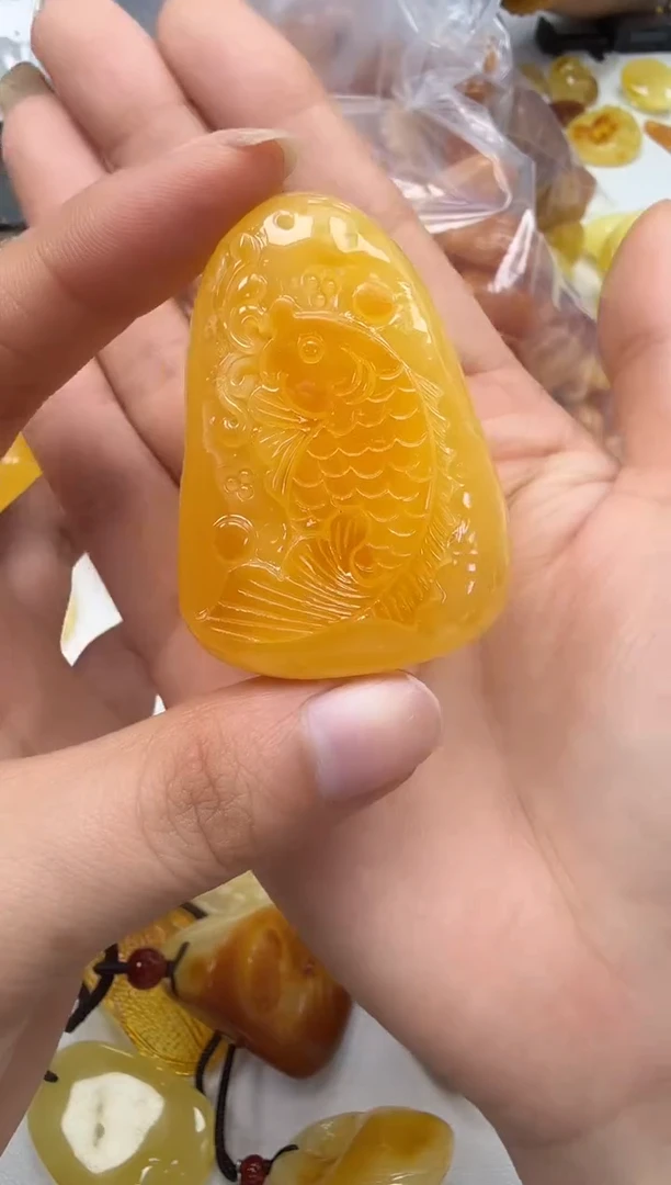 裸石琥珀未镶嵌如图