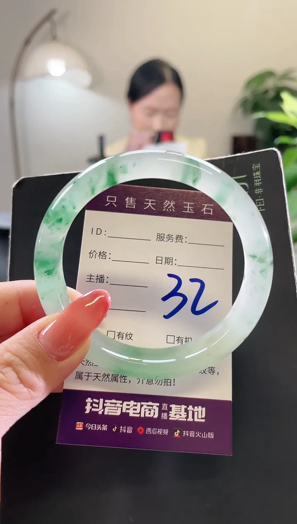 未镶嵌手镯石英质玉32