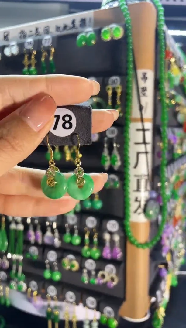 【闪购商品】翡翠耳饰银S925镶嵌78...