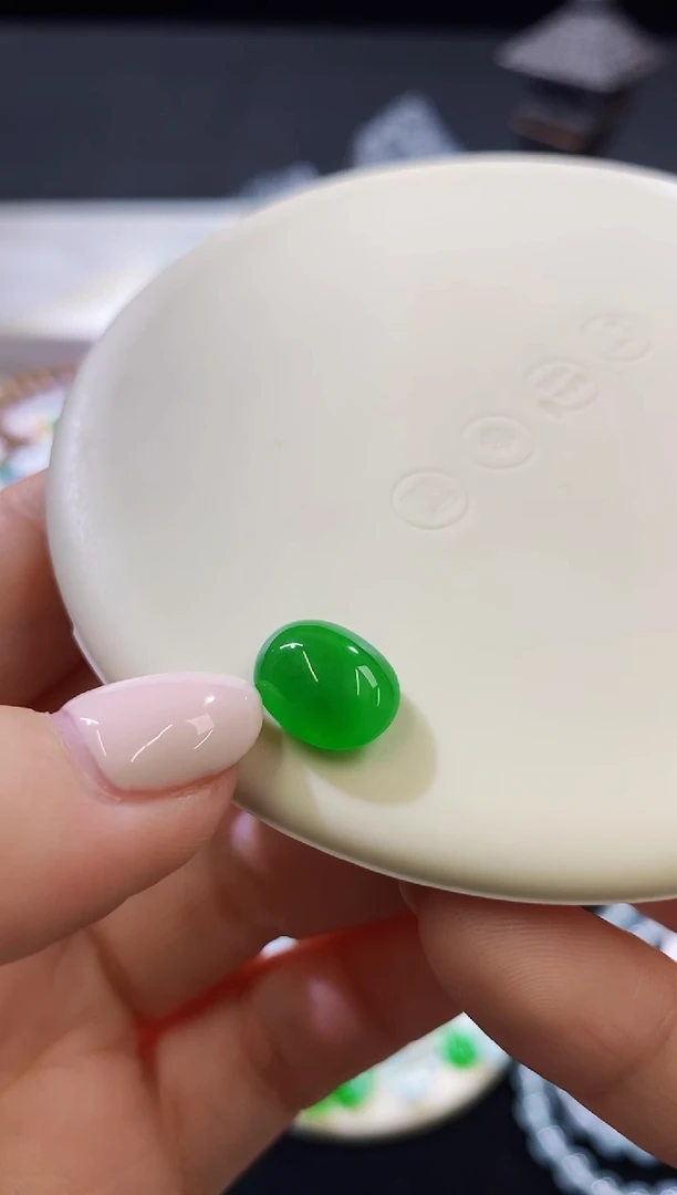 未镶嵌挂件翡翠蛋面