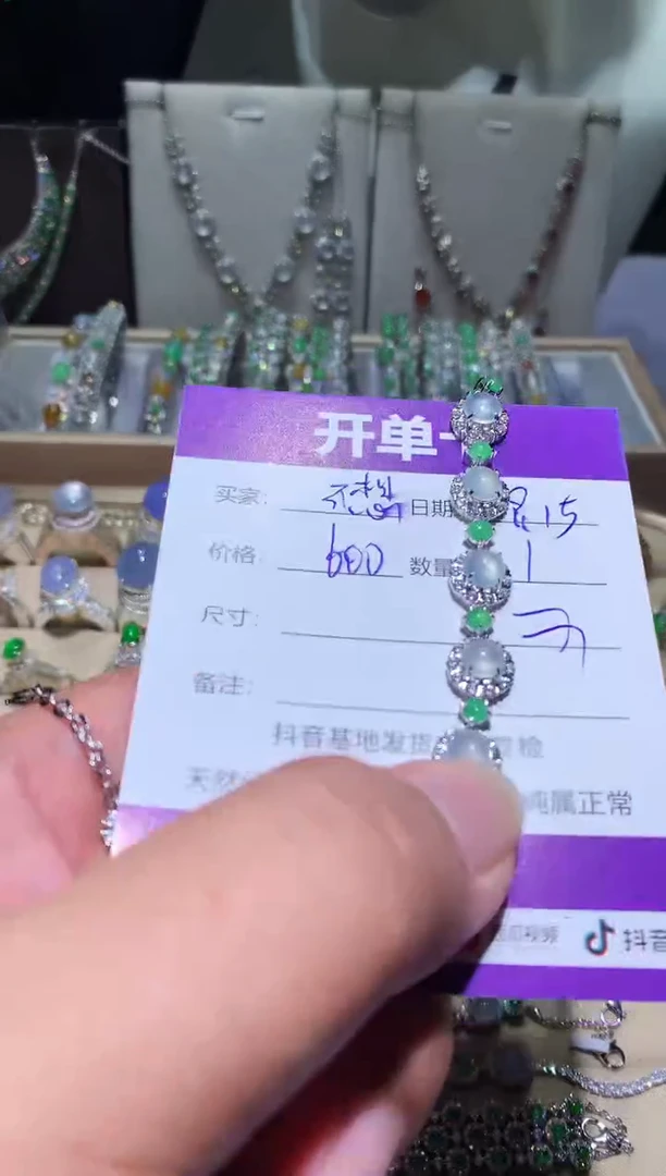 未镶嵌翡翠耳饰我****学我不想去上学