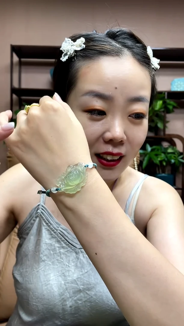 岫玉未镶嵌手牌多样性发货发其中之一