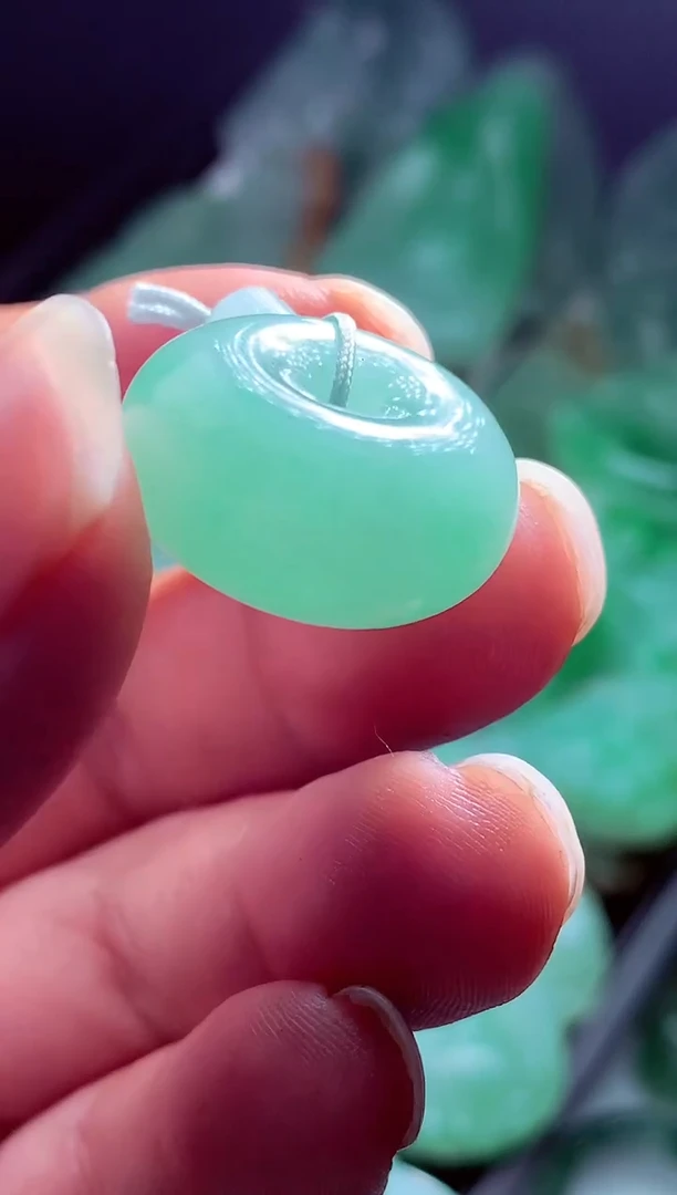 未镶嵌定制翡翠八****?翡翠毛货定制