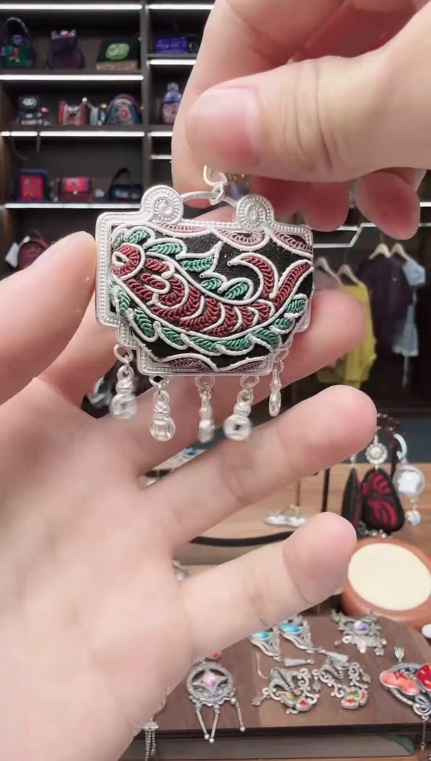 织绣155蒙阿苏苗绣传承旗舰店
