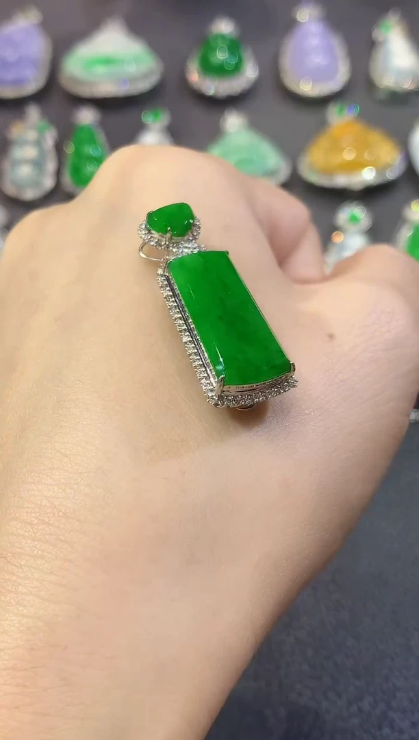 吊坠(不含链)18K金镶嵌翡翠C31