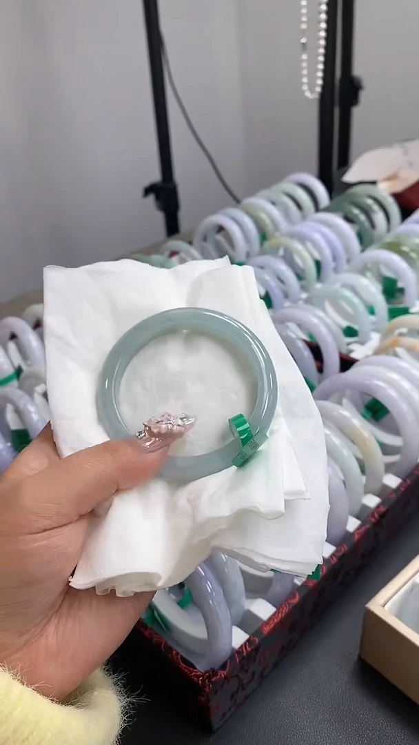 【闪购商品】翡翠手镯未镶嵌00009993