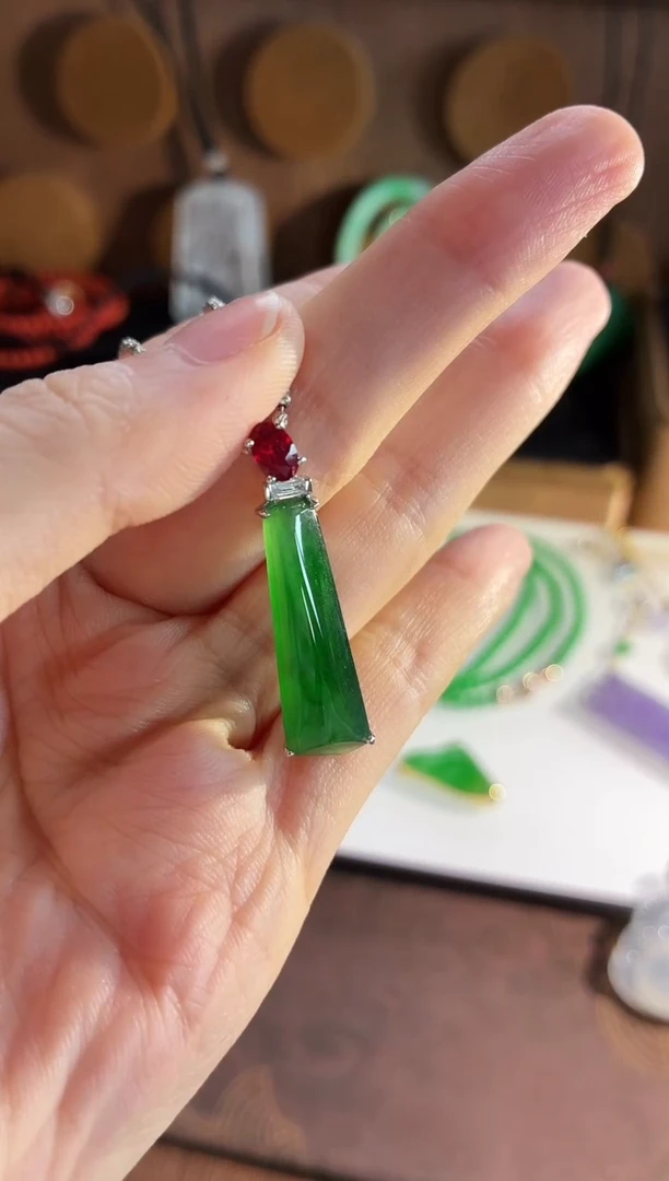 吊坠(不含链)18K金镶嵌翡翠吊坠