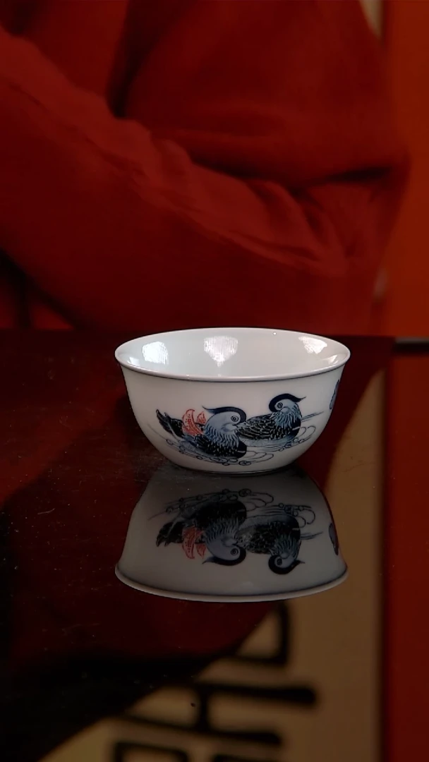 刻画堂青花釉里红鸳鸯莲池纹缸杯