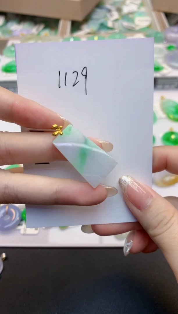 翡翠18K金镶嵌颈饰111111111