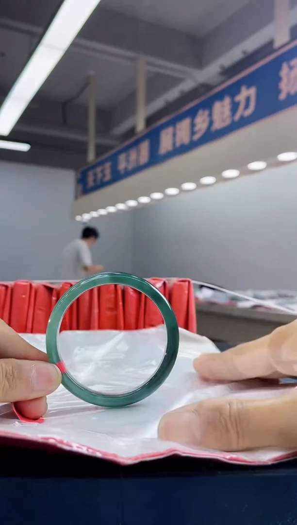 翡翠手镯未镶嵌手镯15