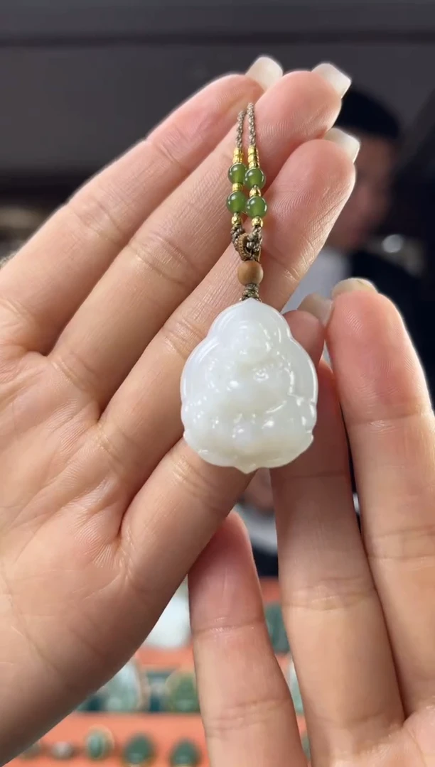 颈饰未镶嵌和田玉佩佩