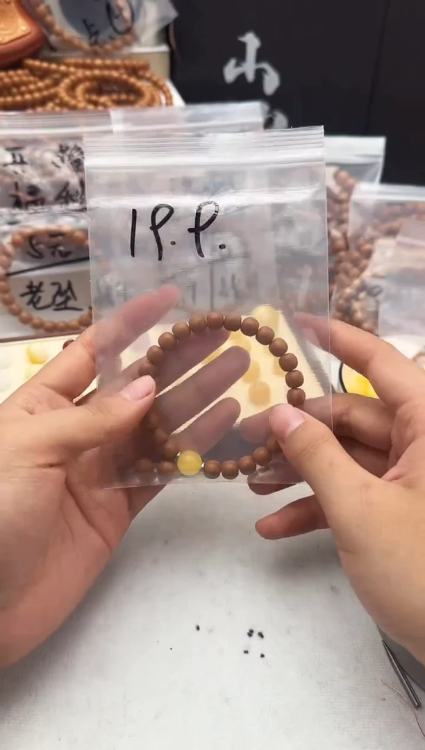 手串猴头核桃8加老型战斗瑕，个别小黑点和小牙口，带配饰