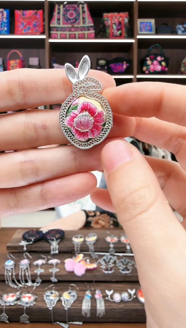 【闪购商品】织绣02蚩梦苗族古绣