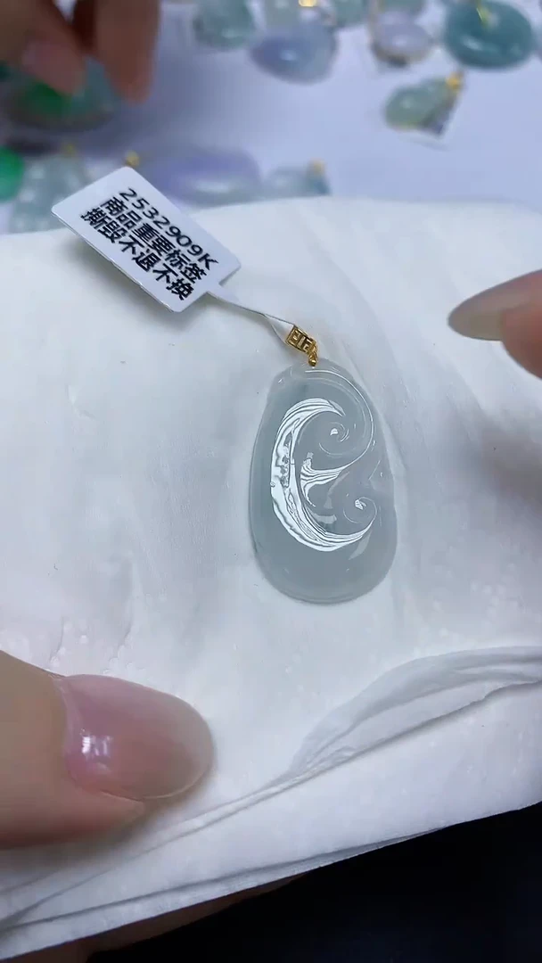 翡翠18K金镶嵌颈饰天然缅甸翡翠A货