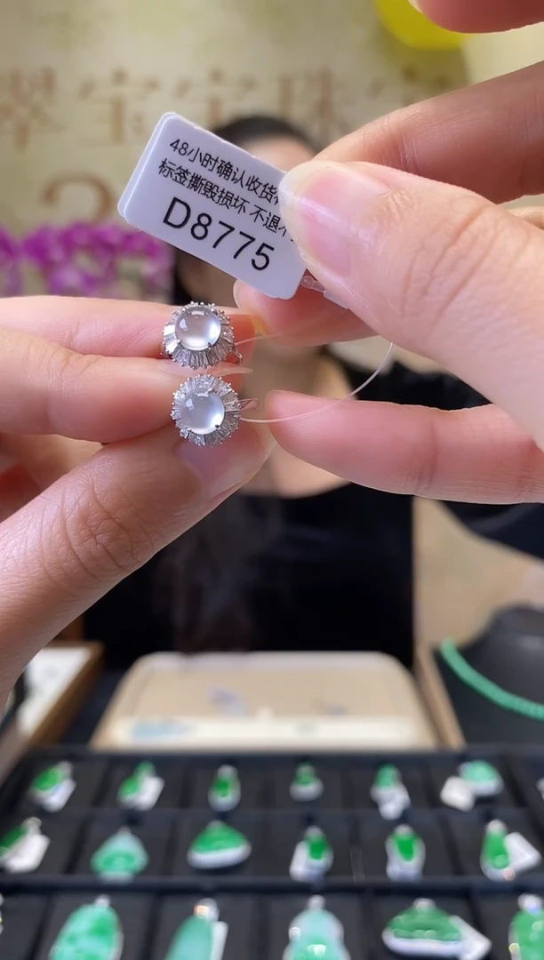 18K金镶嵌翡翠耳饰D8775 旦面耳包 含运营费