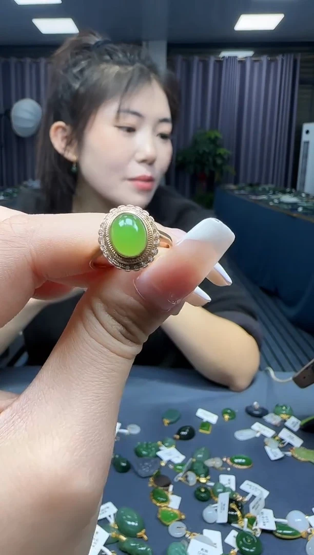 【闪购商品】和田玉戒指18K金镶嵌1