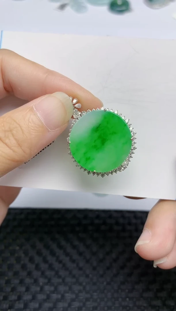 翡翠18K金镶嵌颈饰天然A货翡翠