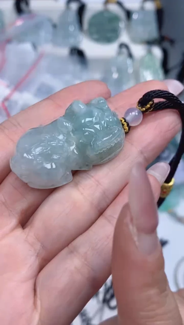 颈饰未镶嵌翡翠吊坠