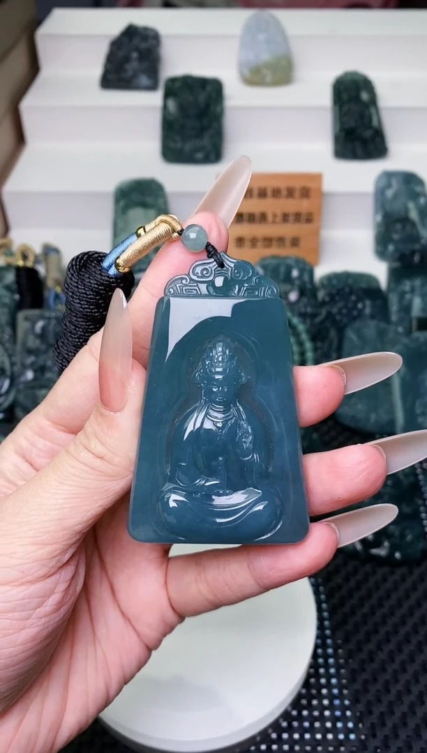 颈饰未镶嵌翡翠