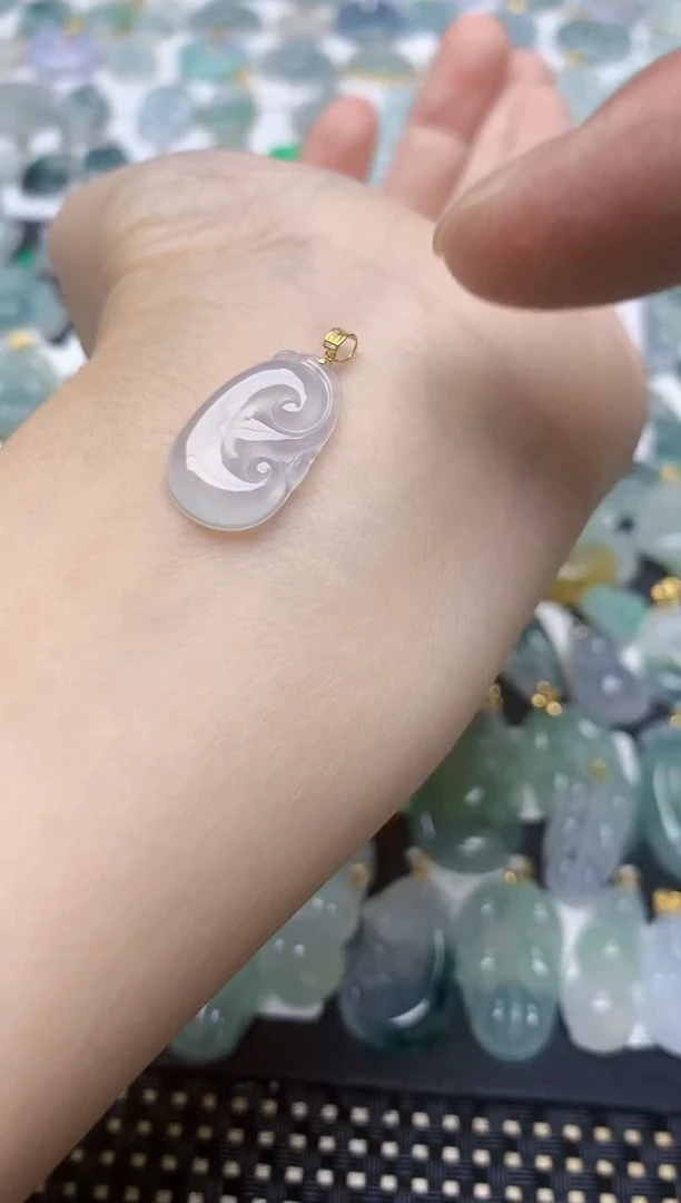 翡翠18K金镶嵌颈饰天然缅甸A货翡翠