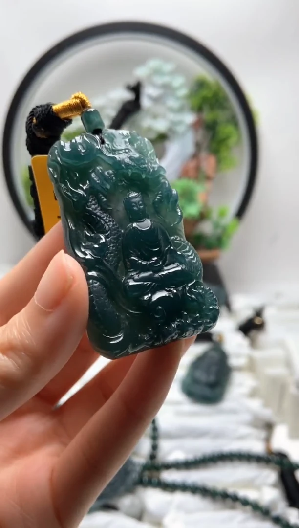 翡翠未镶嵌颈饰阿弥陀佛