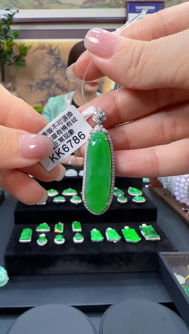 颈饰18K金镶嵌翡翠KK6786福果