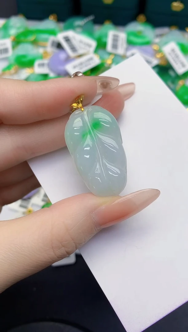 颈饰18K金镶嵌翡翠缅甸天然翡翠A货