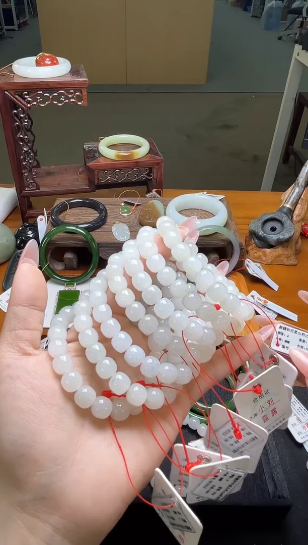 未镶嵌手串和田玉卡10黑山料 老型 多样性发一