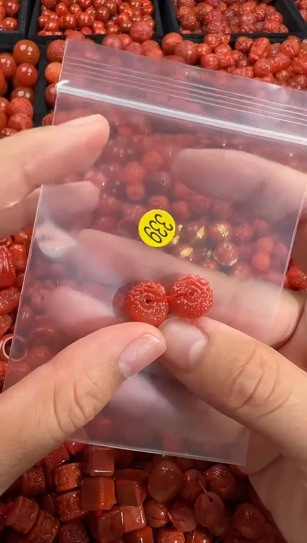 南红玛瑙未镶嵌颈饰1