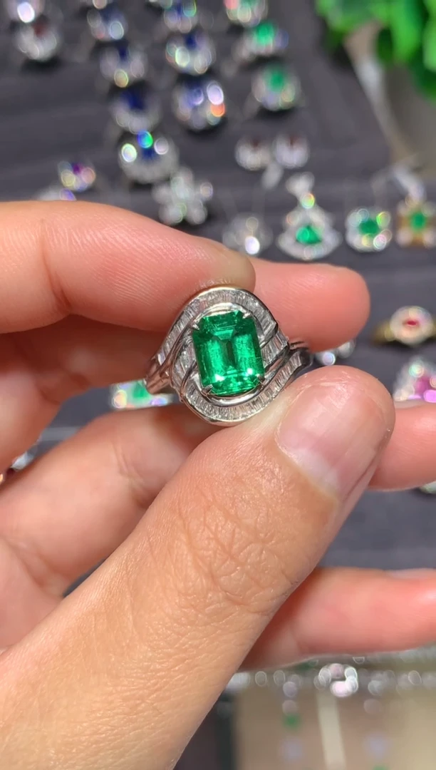 铂Pt900镶嵌戒指祖母绿1.66ct 哥伦比亚 沃顿绿 极微油 VB