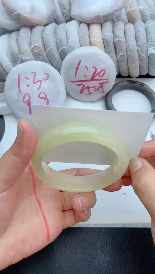 【闪购商品】石英质玉未镶嵌手镯70+56.5