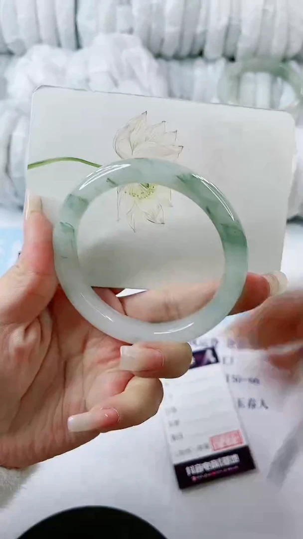 【闪购商品】石英质玉手镯未镶嵌0884084535-多样性发货