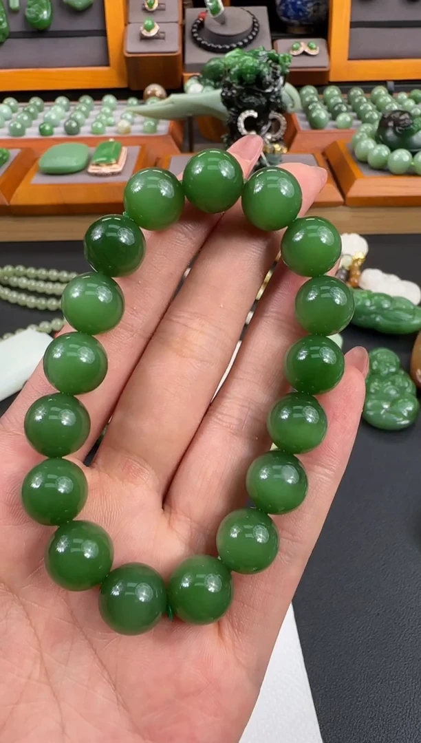 和田玉未镶嵌颈饰吊坠