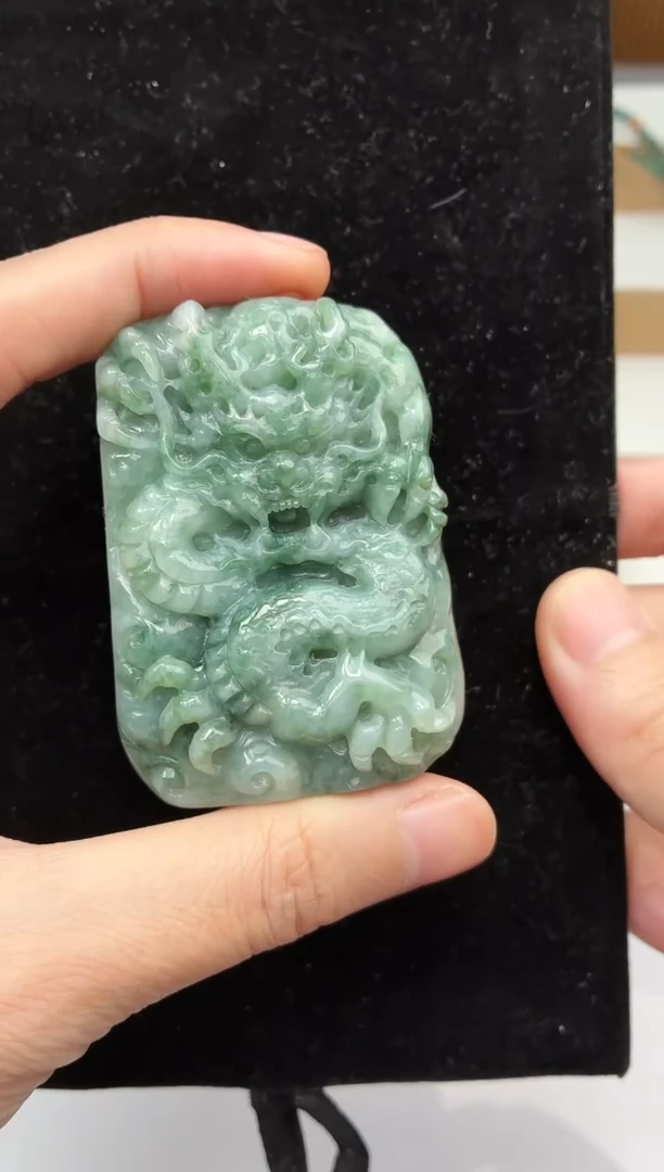 颈饰未镶嵌翡翠牌子