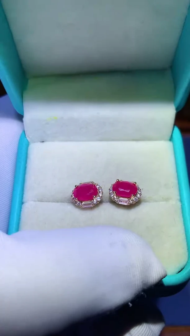 【闪购商品】红宝石耳饰银S925镶嵌........