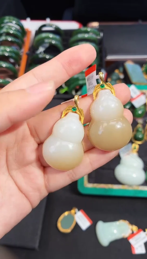 吊坠(赠链)18K金镶嵌和田玉爱****师多样性发一