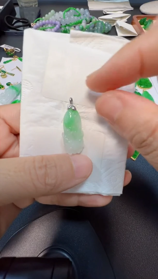 吊坠(不含链)18K金镶嵌翡翠260