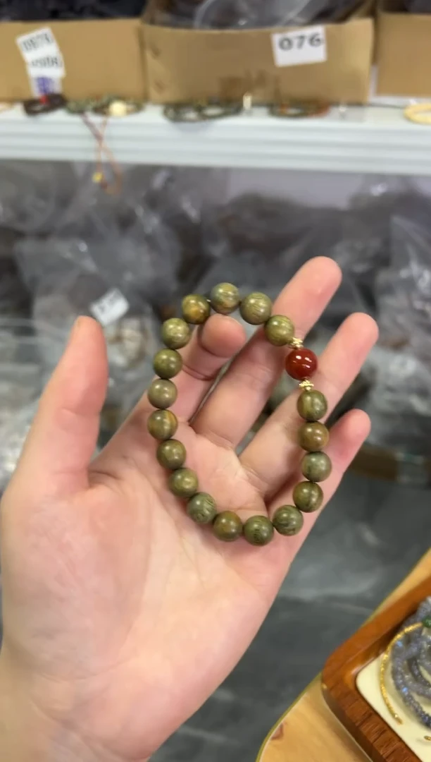 【闪购商品】维腊木（绿檀）手串未镶嵌绿檀木柿子红玛瑙手串[0810]