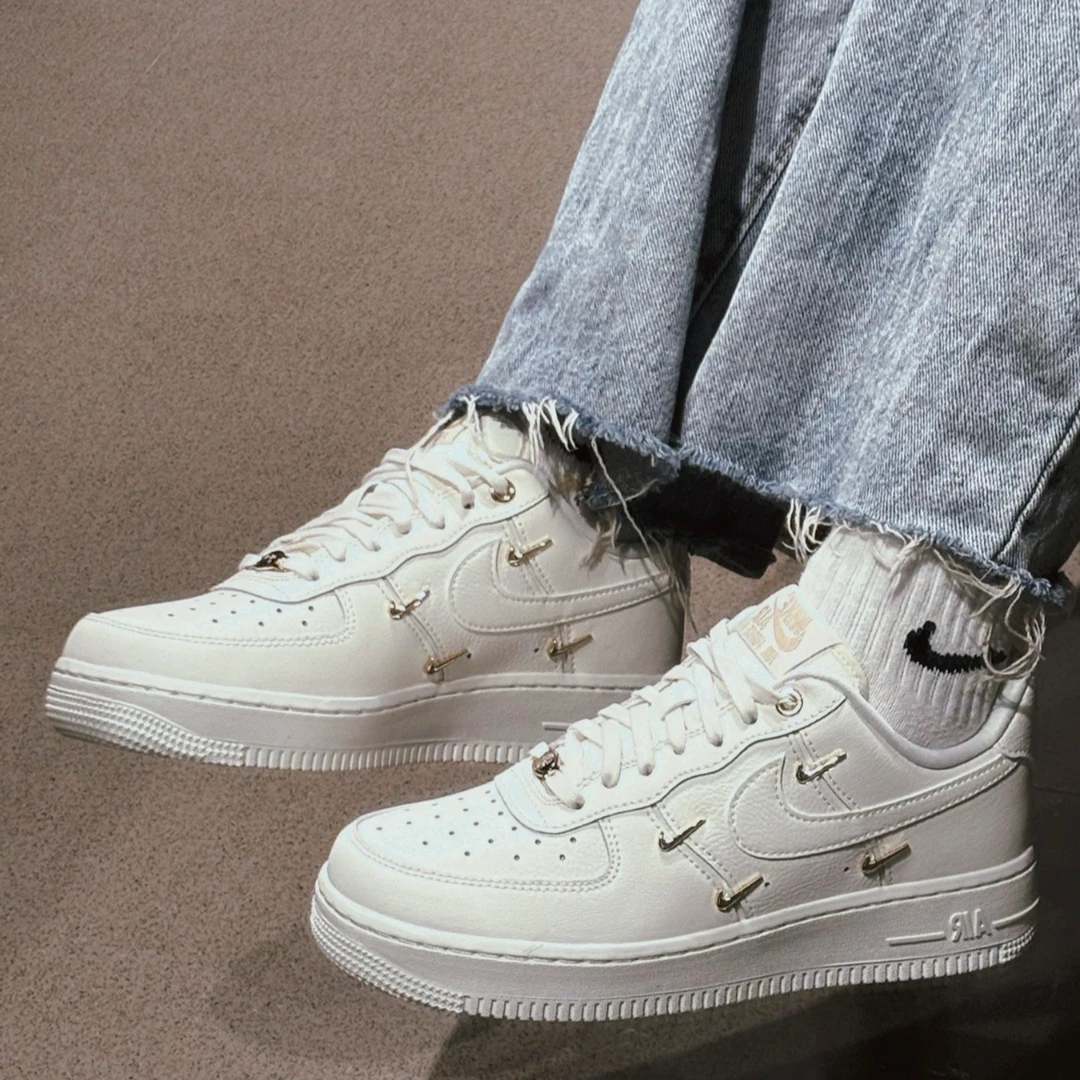 【滔搏联动】nike耐克女子WMNS AIR FORCE 1 07 休闲鞋FV3654-111