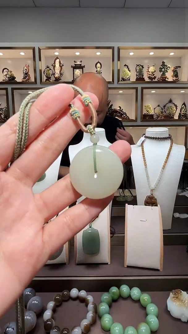 和田玉未镶嵌颈饰苏