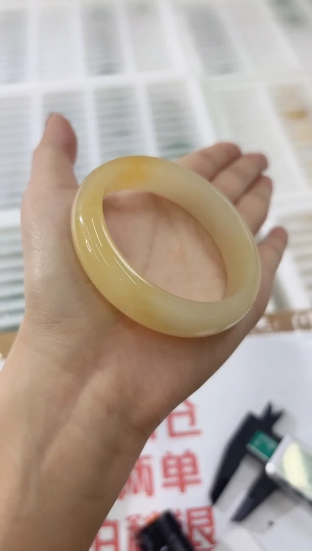 未镶嵌手镯石英质玉44-52HU