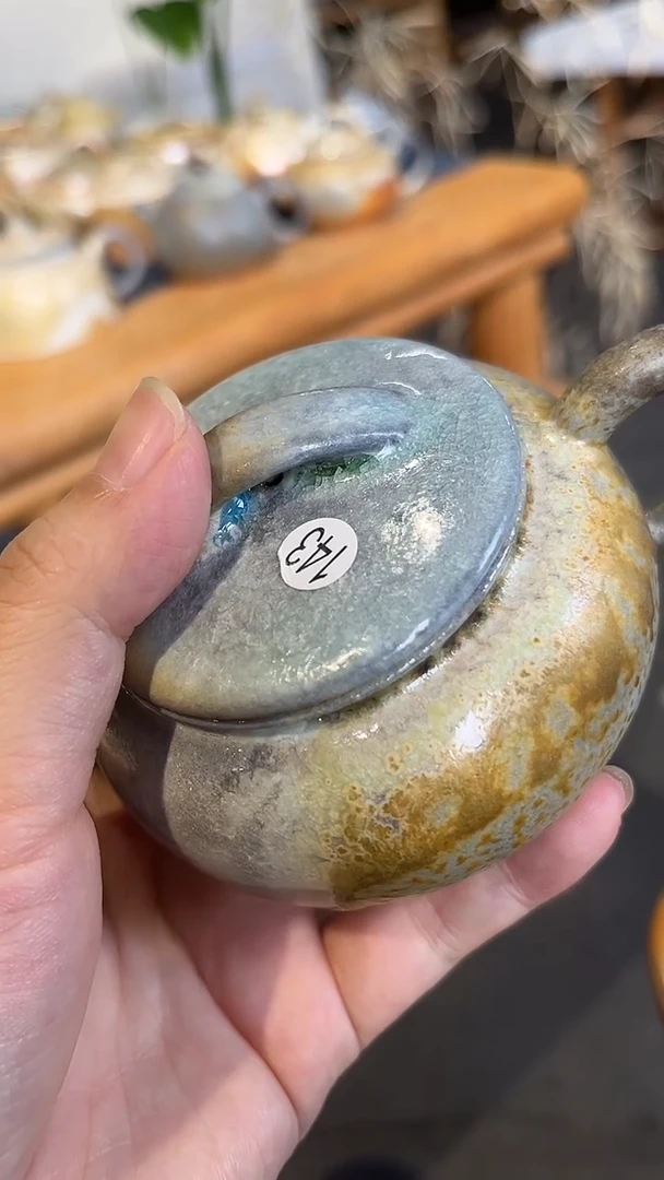 壶143号容量120-140ML玫瑰金泥 有取钉痕迹 底有开片 微瑕