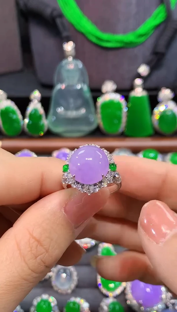 18K金镶嵌戒指翡翠戒指