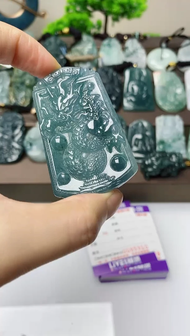 翡翠未镶嵌颈饰