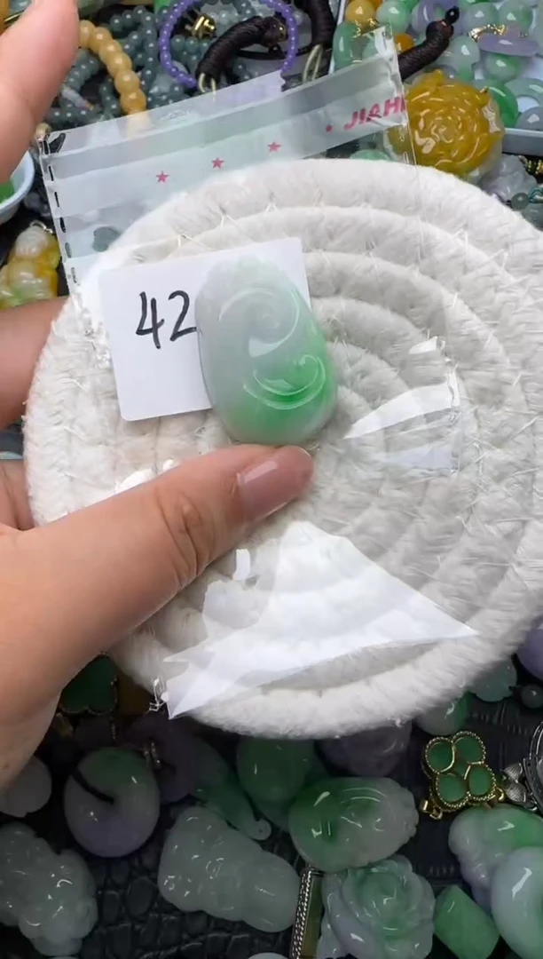 颈饰未镶嵌翡翠缅甸翡翠吊坠